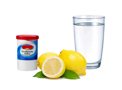 mezclar zumo de limon y bicarbonato