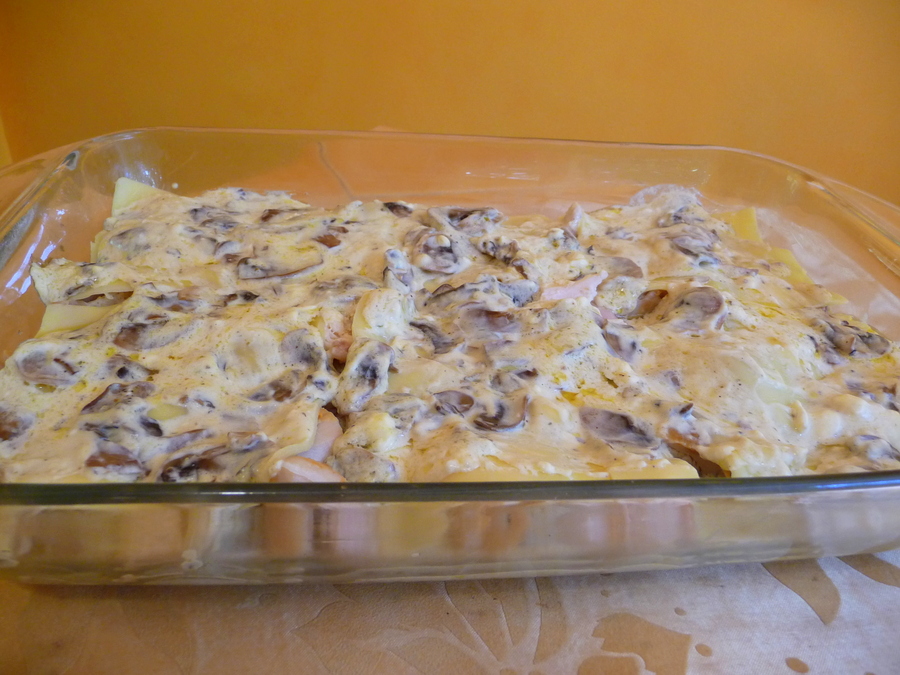 GOUDA CHICKEN A LA QUEEN CASSEROLE