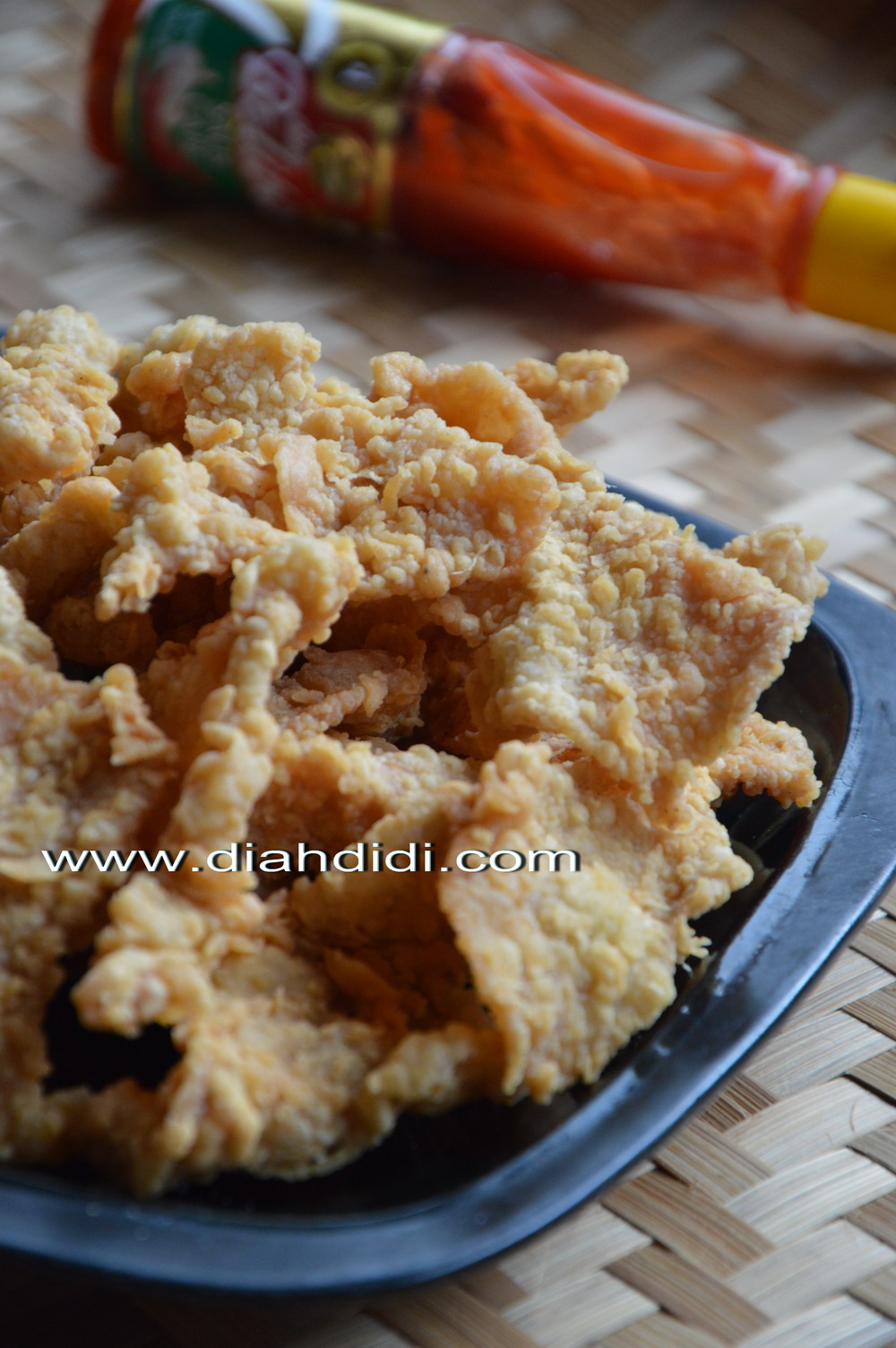 Apalagi dipadukan nasi hangat dan sambal. Diah Didi S Kitchen Kulit Ayam Goreng Krispi