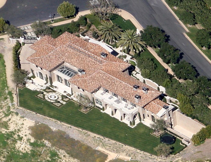 The Real Estalker A Real Housewife (Quietly) Unloads OC Mansion