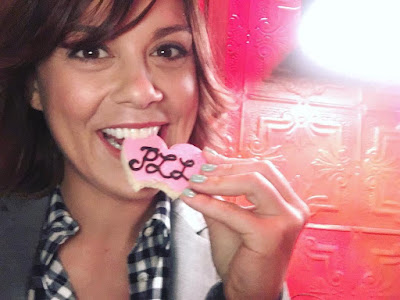 PLL behind-the-scenes 7x14 Lindsey Shaw (Paige) eating heart cookie PLL behind-the-scenes 7x14 Lindsey Shaw (Paige) eating heart cookie