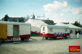 Roulotte sanitaire et  roulotte bureau du cirque suisse de la famille Stey
