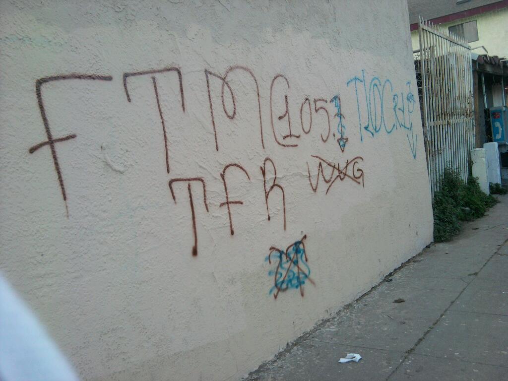 crip gangs graffiti Ten line gangster crip ( watts )