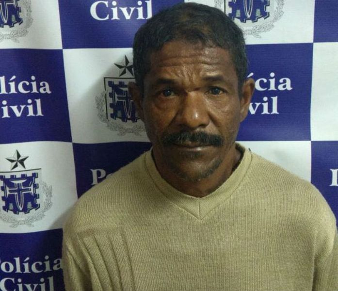 Homem mata colega com golpes de facão após briga por pedaços de vaca Homem mata colega com golpes de facão após briga por pedaços de vaca