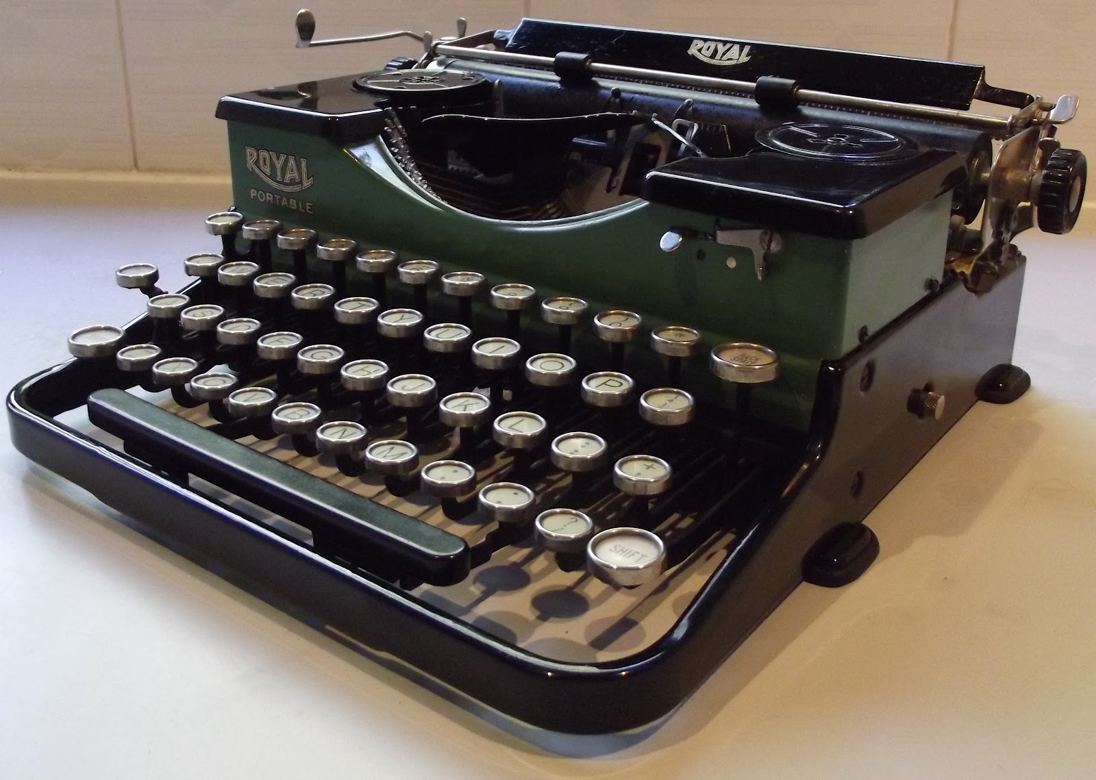 oz.Typewriter: The First Royal Portable Typewriter: 90 Years Ago Today