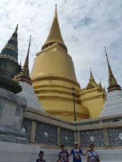 Gran Palacio Real de Bangkok, Phra Sri Ratana Chedi o Estupa Dorada. Gran Palacio Real de Bangkok, Phra Sri Ratana Chedi o Estupa Dorada.
