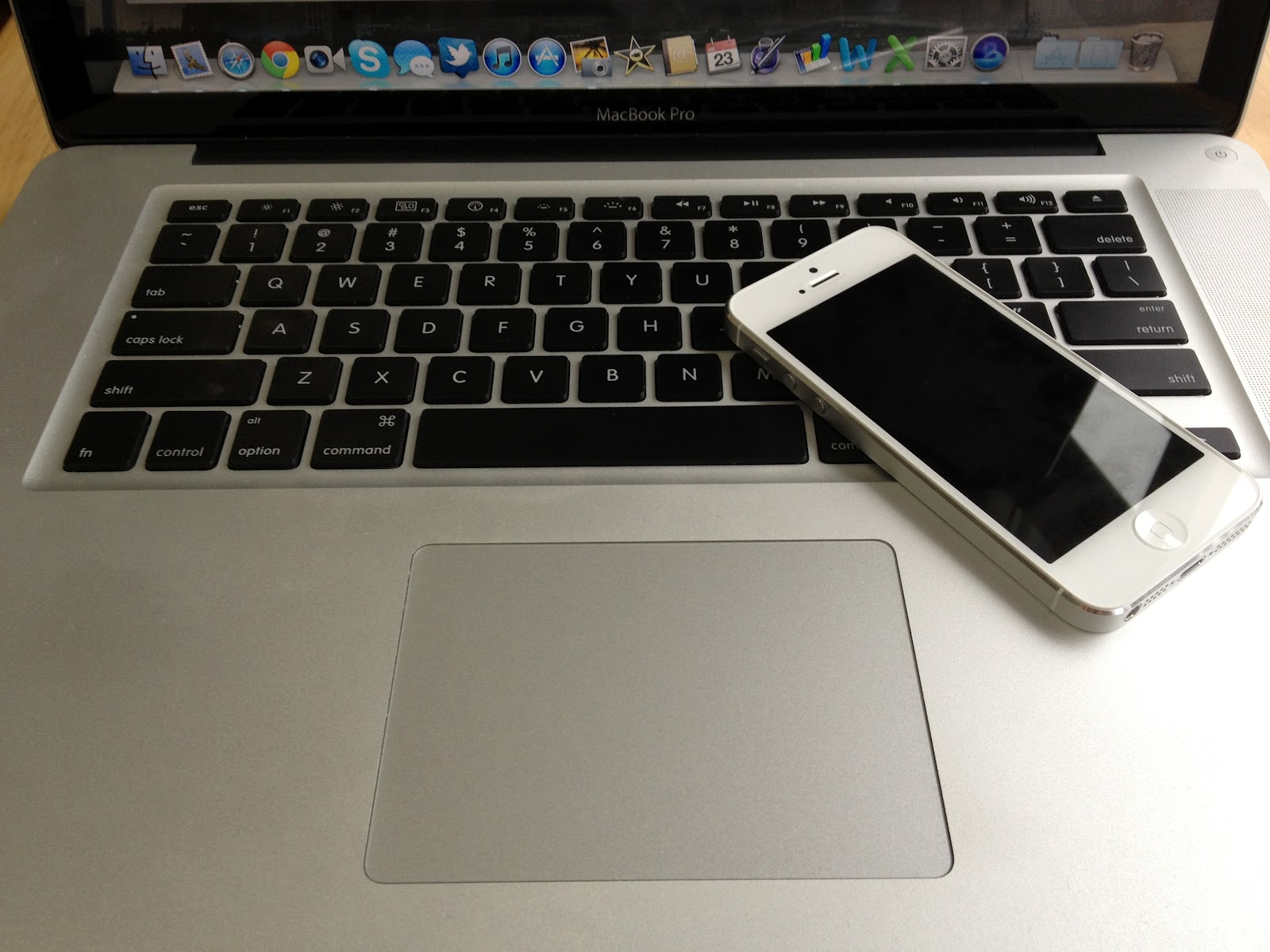 ふーてんのiPad 白か黒で迷ってる人向け、白にした人の意見