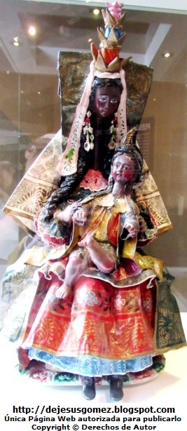 Virgen La Macarena Foto de Virgen La Macarena hecha de madera, pasta y tela encolada por un Cuzqueño - Museo de Arte y Tradiciones Populares por Jesus Gomez