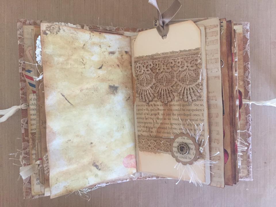 reem of paper A ream is a quantity of paper sold in a bundle, once comprised of 480 sheets but now rounded up to 500 if you write reams of love letters to your beloved, i hope she appreciates them. reem of paper A ream is a quantity of paper sold in a bundle, once comprised of 480 sheets but now rounded up to 500 if you write reams of love letters to your beloved, i hope she appreciates them.
