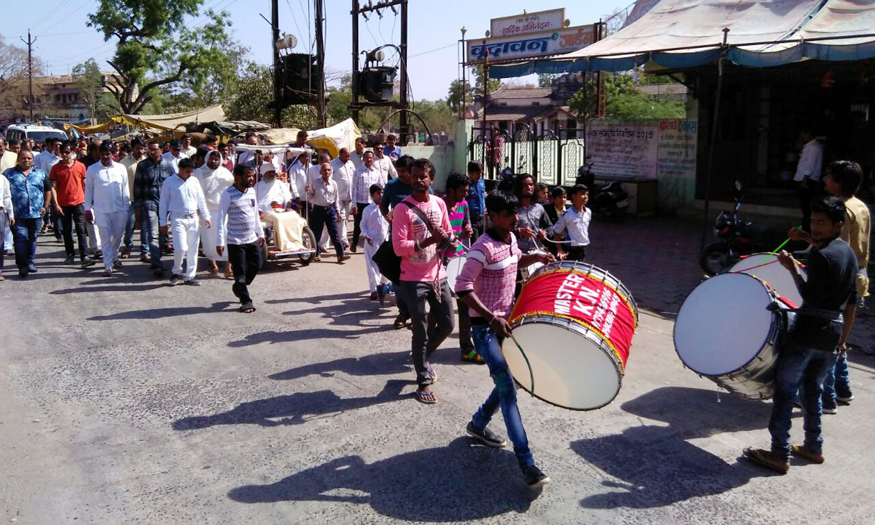 Shubhayatra-taken-out-of-the-city-on-entrance-of-rishabhchandra-vijay-muni-मुनिद्वय के मंगल प्रवेश पर शहर में निकाली गई शोभायात्रा Shubhayatra-taken-out-of-the-city-on-entrance-of-rishabhchandra-vijay-muni-मुनिद्वय के मंगल प्रवेश पर शहर में निकाली गई शोभायात्रा