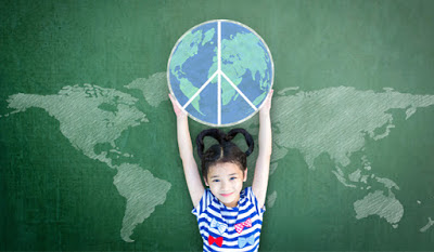 http://www.aulaplaneta.com/2015/11/24/recursos-tic/diez-recursos-para-reflexionar-sobre-la-paz-en-el-aula/