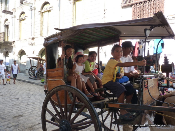 the kids enjoying their calesa ride at Calle Crisologo, Vigan Philippines