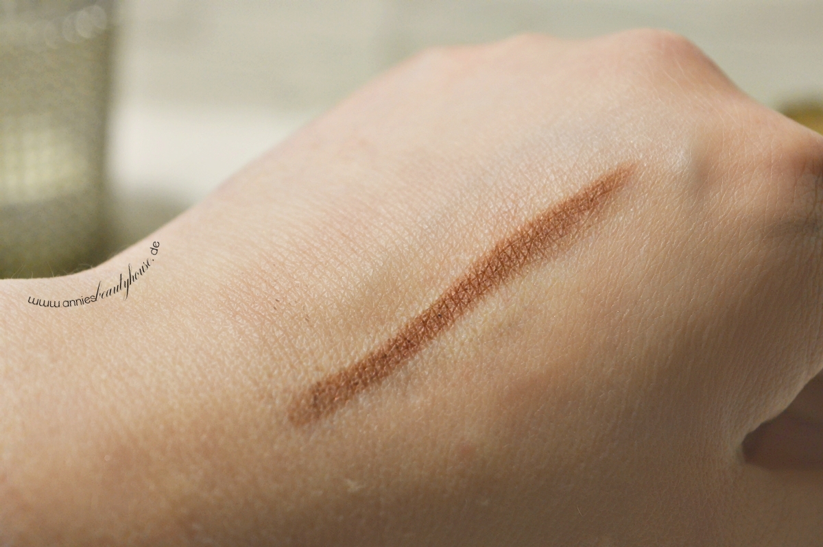 Manhattan Endless Stay Eyeshadow Pen - N° 40 Bronze Beat Swatch