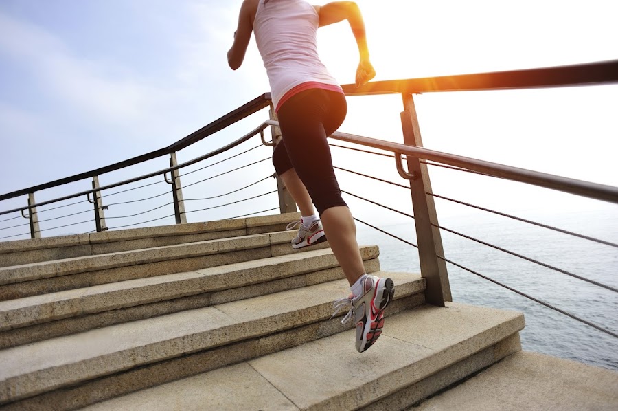 Ejercicios con escaleras, deporte y salud