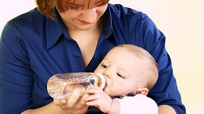 Bahaya Minum Air Putih Untuk Bayi Berusia Dibawah 6 Bulan Bahaya Minum Air Putih Untuk Bayi Berusia Dibawah 6 Bulan