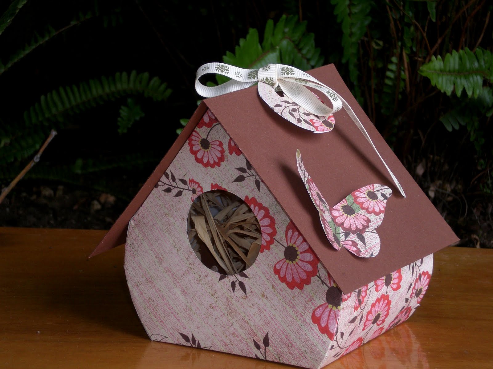 Total Crafting: Paper Bird House