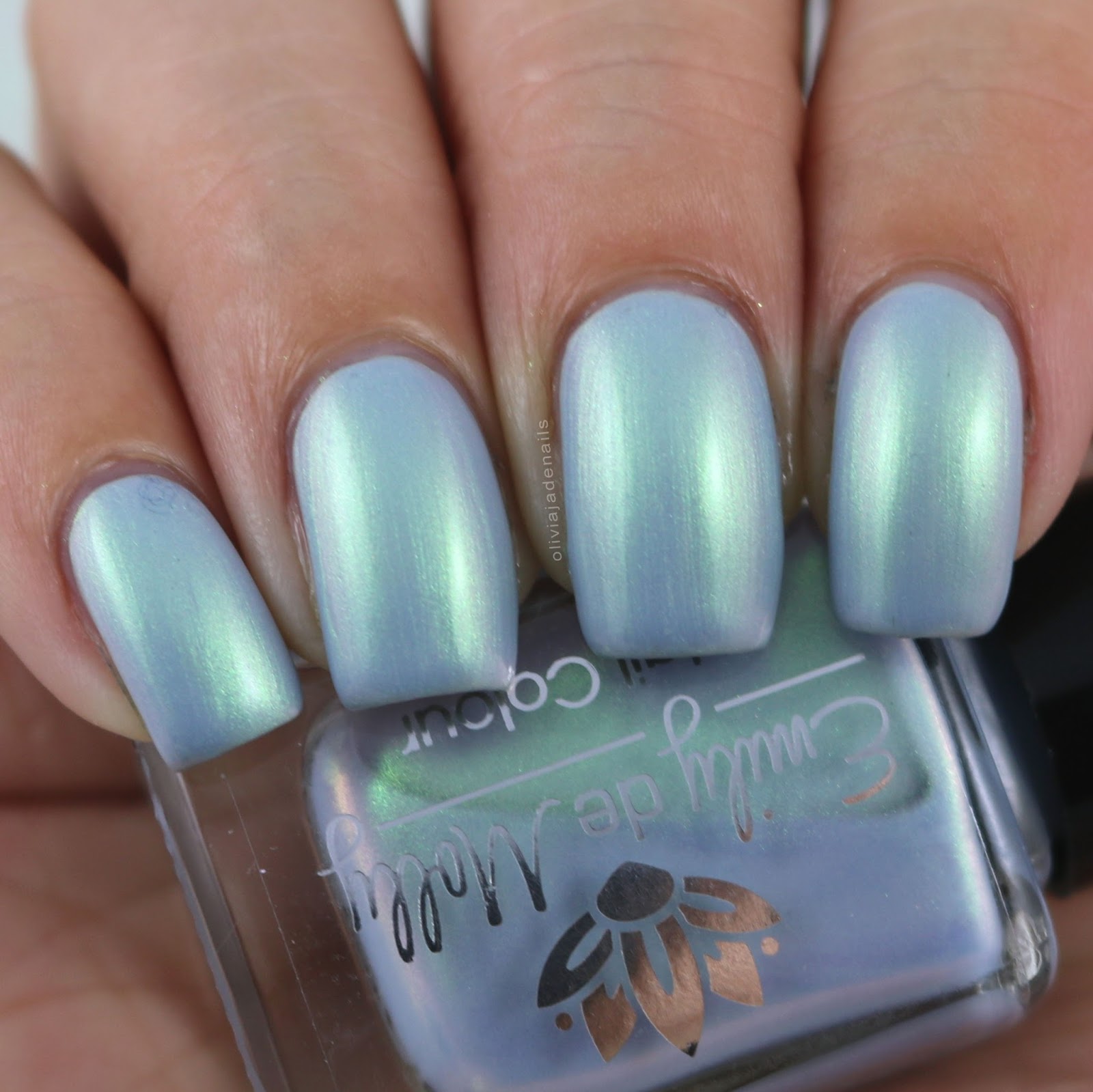 Emily de Molly Peritwinkle swatched by Olivia Jade Nails