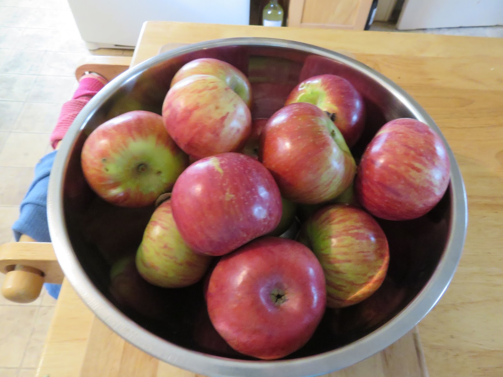 Peaches Dollhouse Miniature Fruit Basket Filled Apples Pares & More.. Oranges 