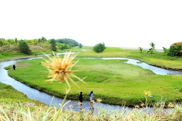 Tempat Wisata Pantai Bopong dengan Laguna 