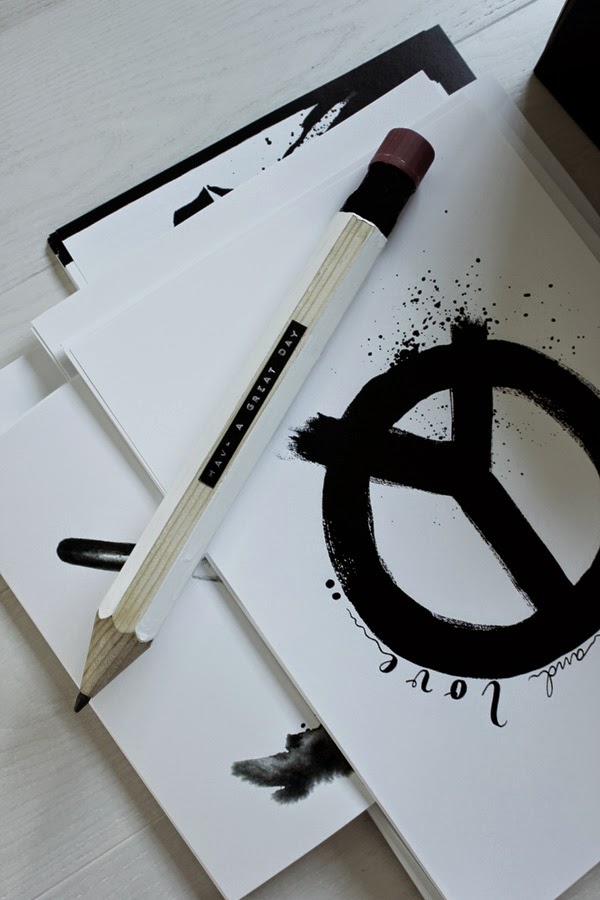 diy, svart och vitt, stor penna, loppis, loppisfynd, konsttryck, peace, artprint, artprints, poster, svartvitt, svartvita, tavlor, tavla, 