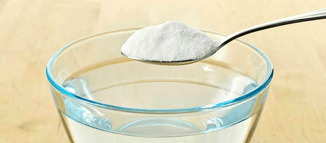 cómo combatir la halitosis con bicarbonato