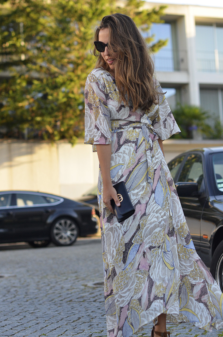Streetstyle - Long Wrap dress from shein, Céline Sunglasses, Mondala sandals and gucci clutch