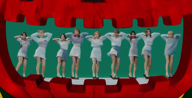 Tonton, Klip Video TWICE 'TT' Yang Curhat Di Malam Hallowen Yang Curhat Di Malam Hallowen Tonton, Klip Video TWICE 'TT'