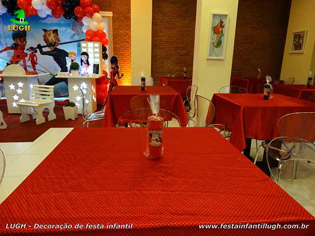Toalhas e enfeites para a mesa dos convidados - Tema Ladybug Toalhas e enfeites para a mesa dos convidados- Tema infantil Ladybug