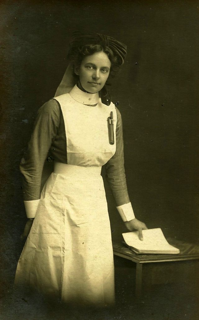 51 Elegant Photos of Nurses From Edwardian Era vintage everyday