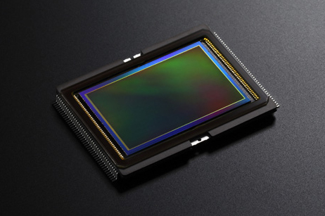 A connected to an ultra-high resolution screen 75 megapixel CMOS sensor, this is what would benefit the next pro SLR Canon