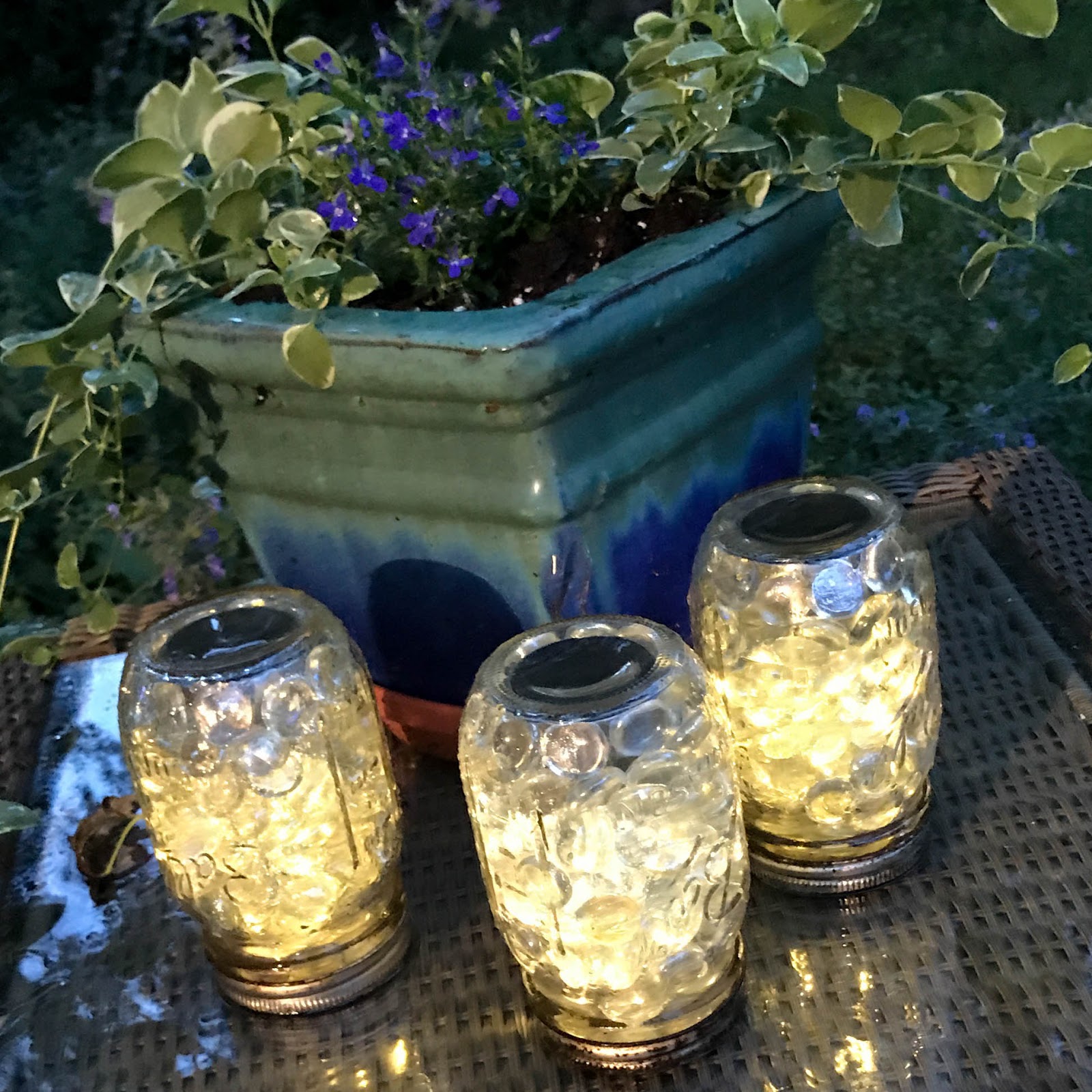 Simple Mason Jar Solar Light DIY