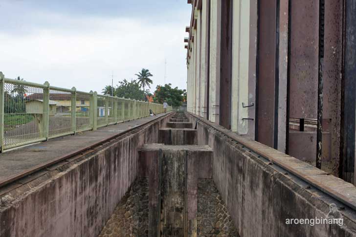 bendungan pintu air sepuluh tangerang