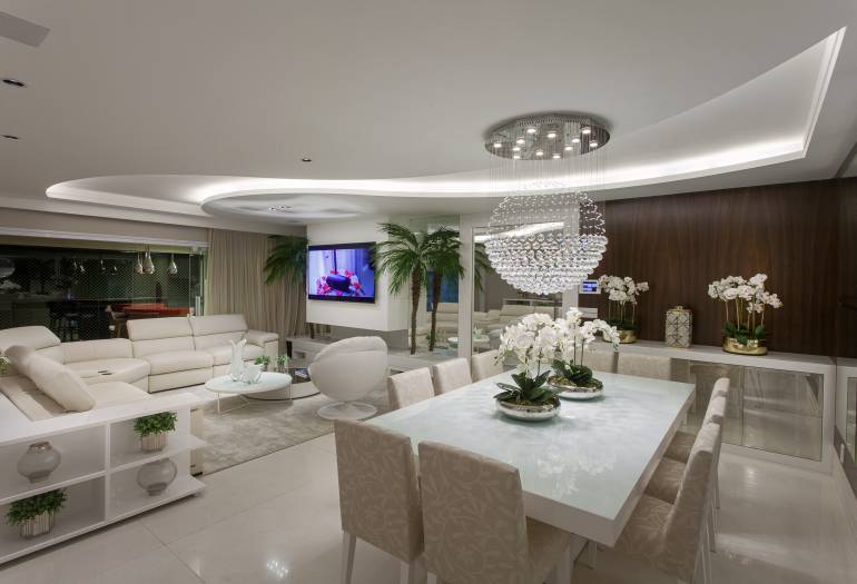 decoracao laca branca:Sala de jantar com mesa em laca branca, cadeiras estofadas também em decoracao laca branca:Sala de jantar com mesa em laca branca, cadeiras estofadas também em