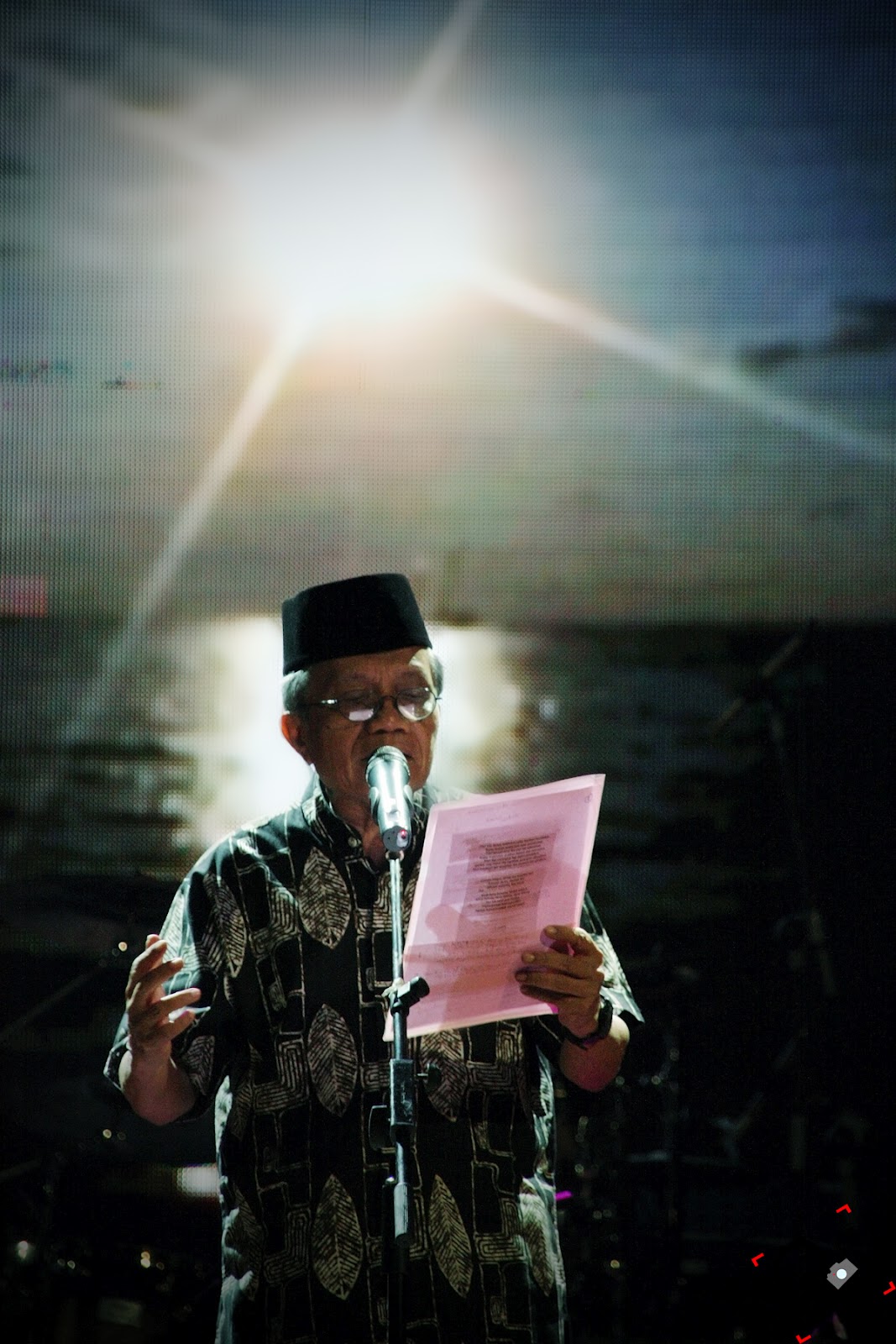 Puisi Karya Taufik Ismail <em>amoy ya annisaa</em>