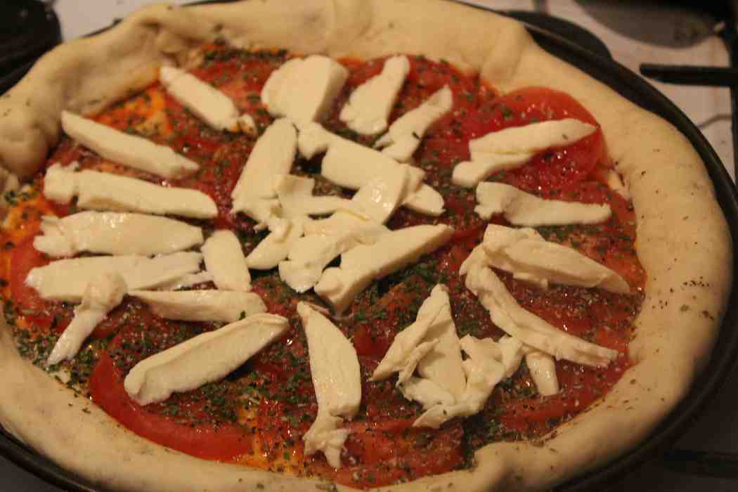 Pizza Margherita mit gefülltem Käserand – glatzkoch.de