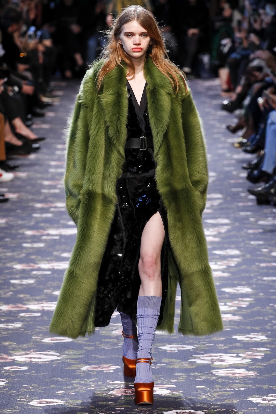 ROCHAS: SPARKLE AND GLAM ON THE RUNWAY March 4, 2016 | ZsaZsa Bellagio ...