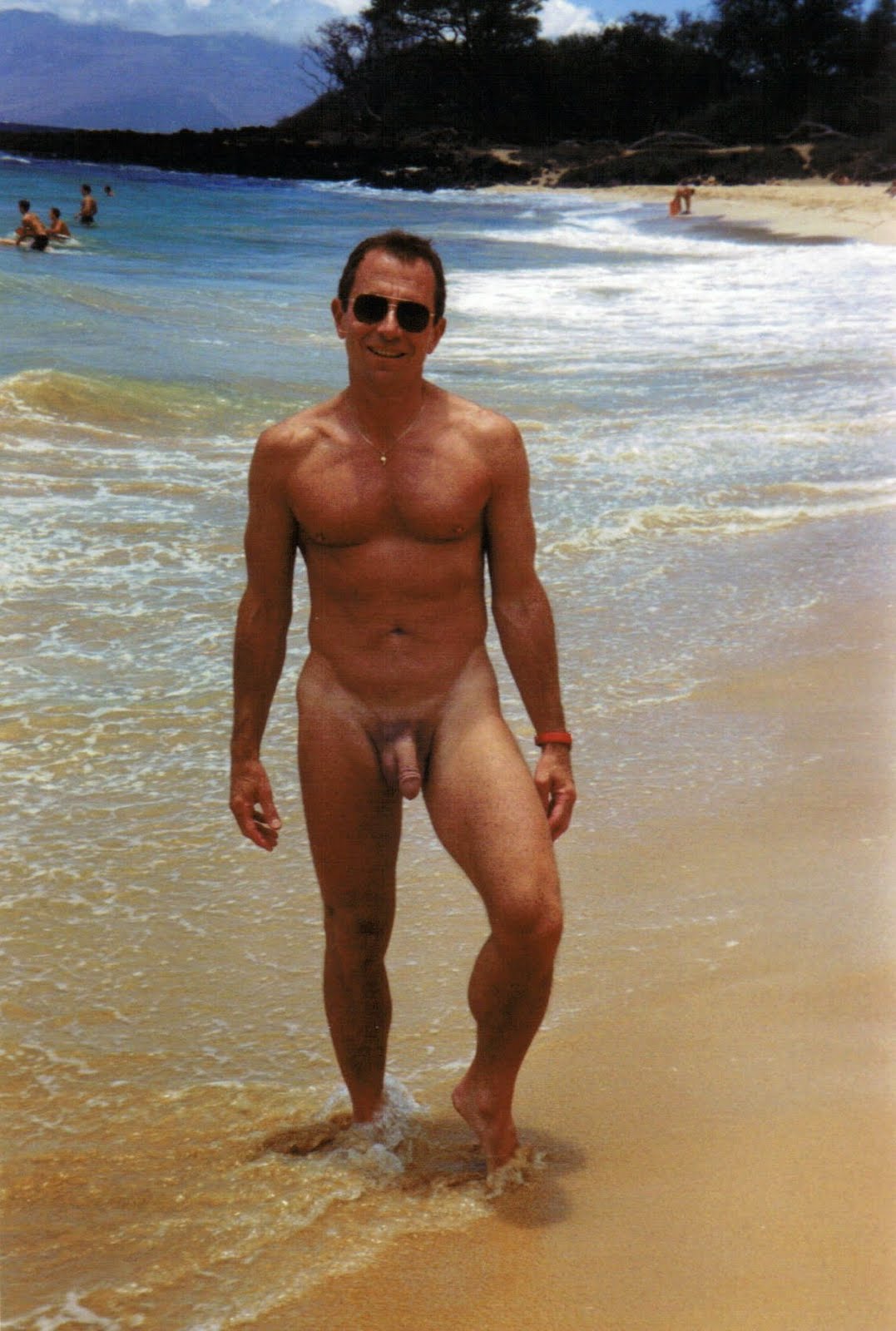 Skanky trampy tranny hippies Gay bars maui