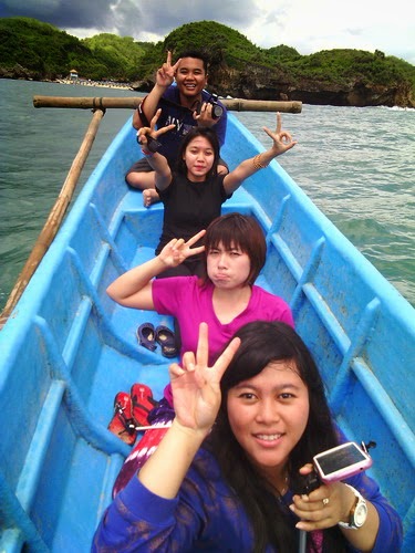 Naik kapal di Ngrenehan Naik kapal di Ngrenehan