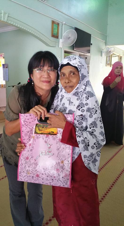 Xing Fu FESTIVE GOODIE BAGS FOR SENIOR CITIZENS AND SPECIAL NEEDS INDIVIDUALS