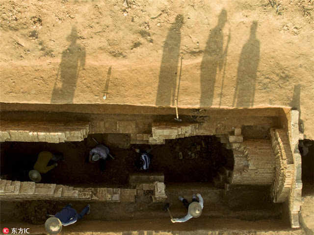 25 ancient tombs unearthed in China's Guangzhou 25 ancient tombs unearthed in China's Guangzhou
