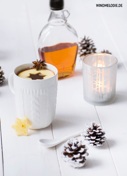 Apfel Zimt Punsch Rezept weiße Tasse mit Strickmuster Apfel Zimt Punsch Rezept weiße Tasse mit Strickmuster