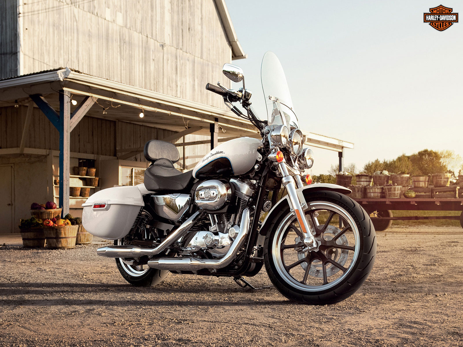 2013 HarleyDavidson pictures XL883L Sportster 883 SuperLow specifications