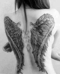 Desenhos de tattoos femininas delicadas de asas