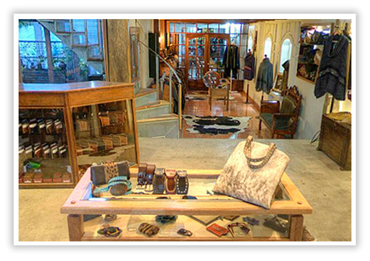 tienda especializadas en cuero Cotacachi - Ecuador - SuperPhotoPro