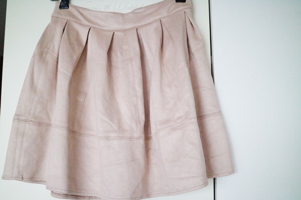 Shoppingausbeute Februar | nudefarbener Skaterrock aus Veloursleder von New Yorker - www.josieslittlewonderland.de Shoppingausbeute Februar - www.josieslittlewonderland.de - fashion, new yorker shoppingausbeute, haul, fashion haul, new yorker haul, veloursleder skaterrock in nude von new yorker, new yorker haul