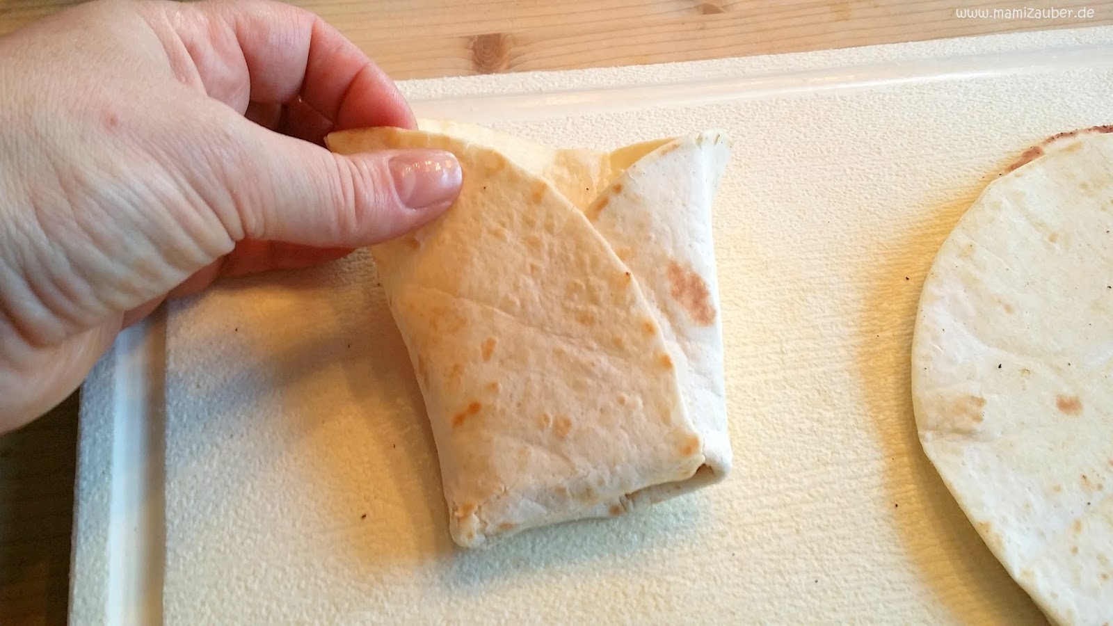 Gesunde Tortilla Wraps für Kinder Es macht Spaß mit den Händen zu