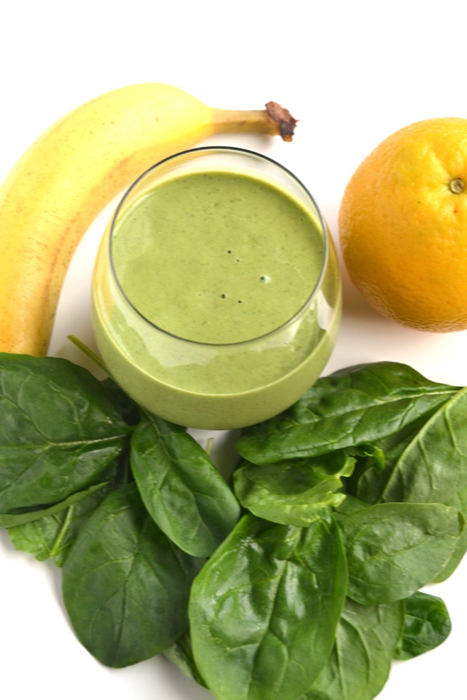 This Healthy Pregnancy Smoothie is packed full of nutrients for moms-to-be including folic acid, calcium, protein, iron and omega-3 fatty acids! It takes two minutes to make and is full of flavor. www.nutritionistreviews.com