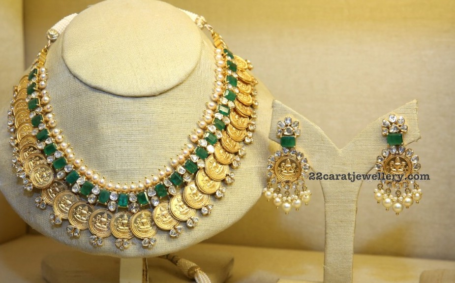 Kasu Necklace with Emerald and Diamonds Jewellery Designs