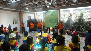 Siswa biMBA AIUEO Mengenal budaya Sunda di Kampoeng Wisata Cinangneng