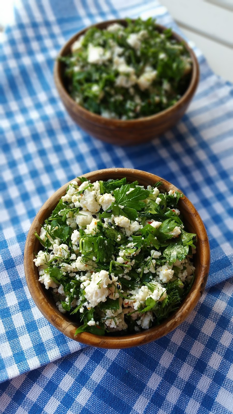 Peynir Topları ve Mevsim Salatası Peynir Topları ve Mevsim Salatası